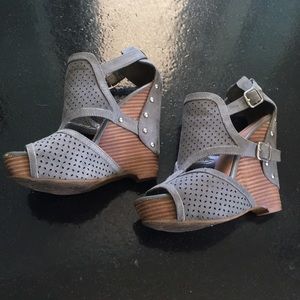 Gianni Bini wedges size 7